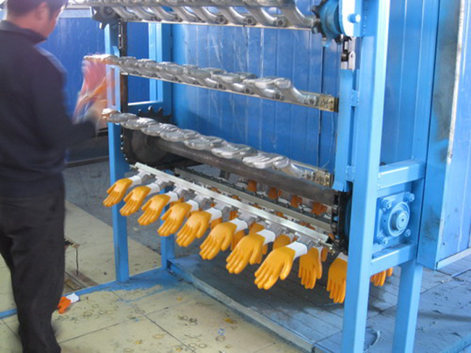 Automatic production line for nitrile butadiene gloves